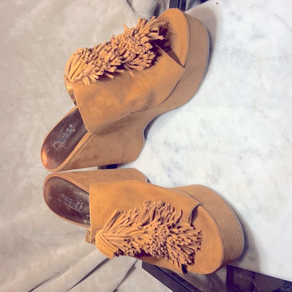 Tassel wedge - Picture 1 of 2